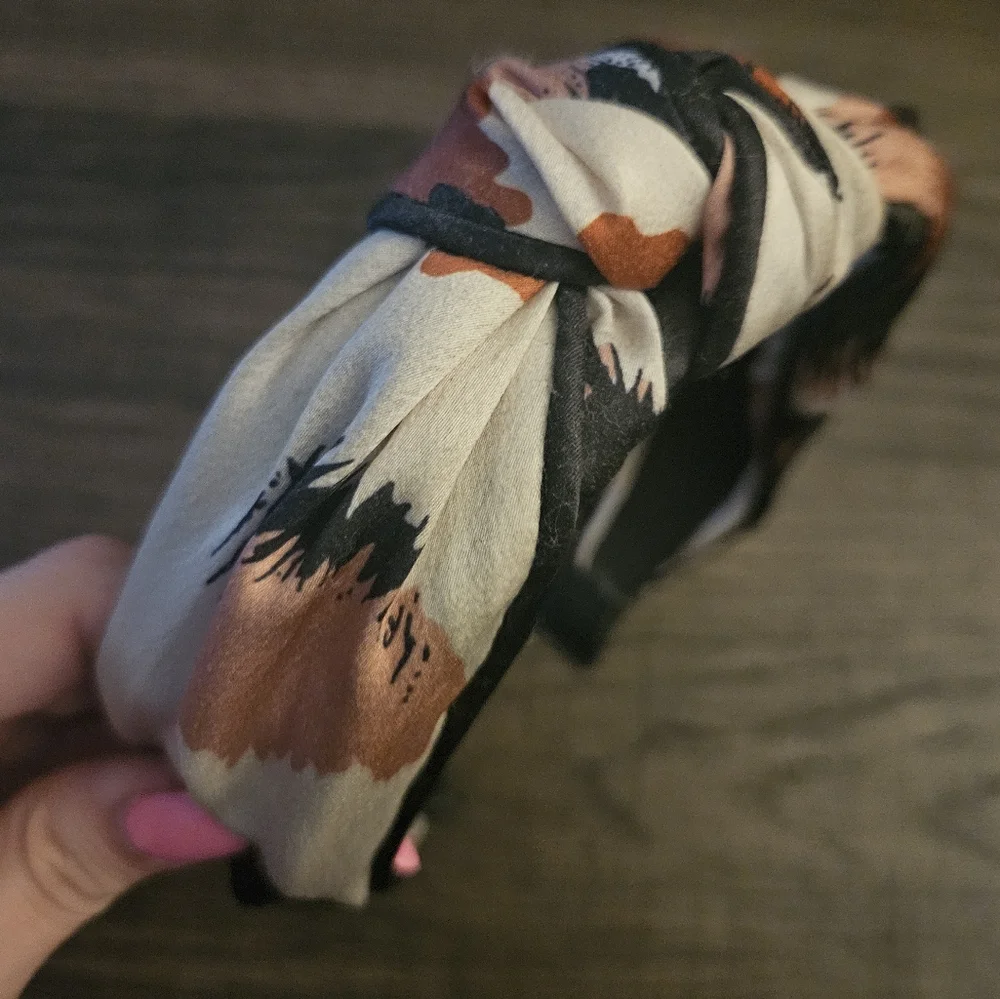 Cream Knot Headband with Rust colored spots & navy blue outline
